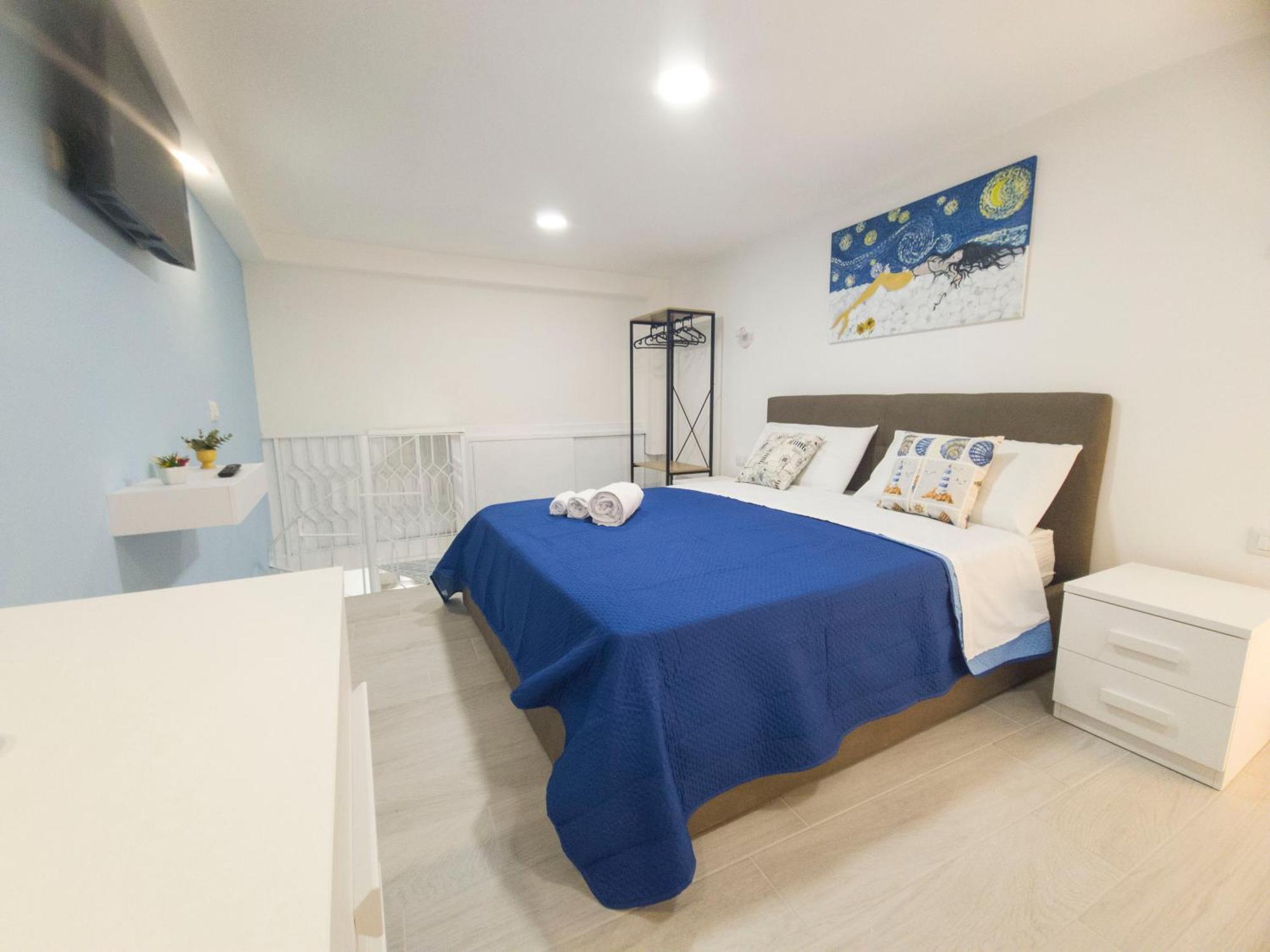 Partenope Dorata Naples
